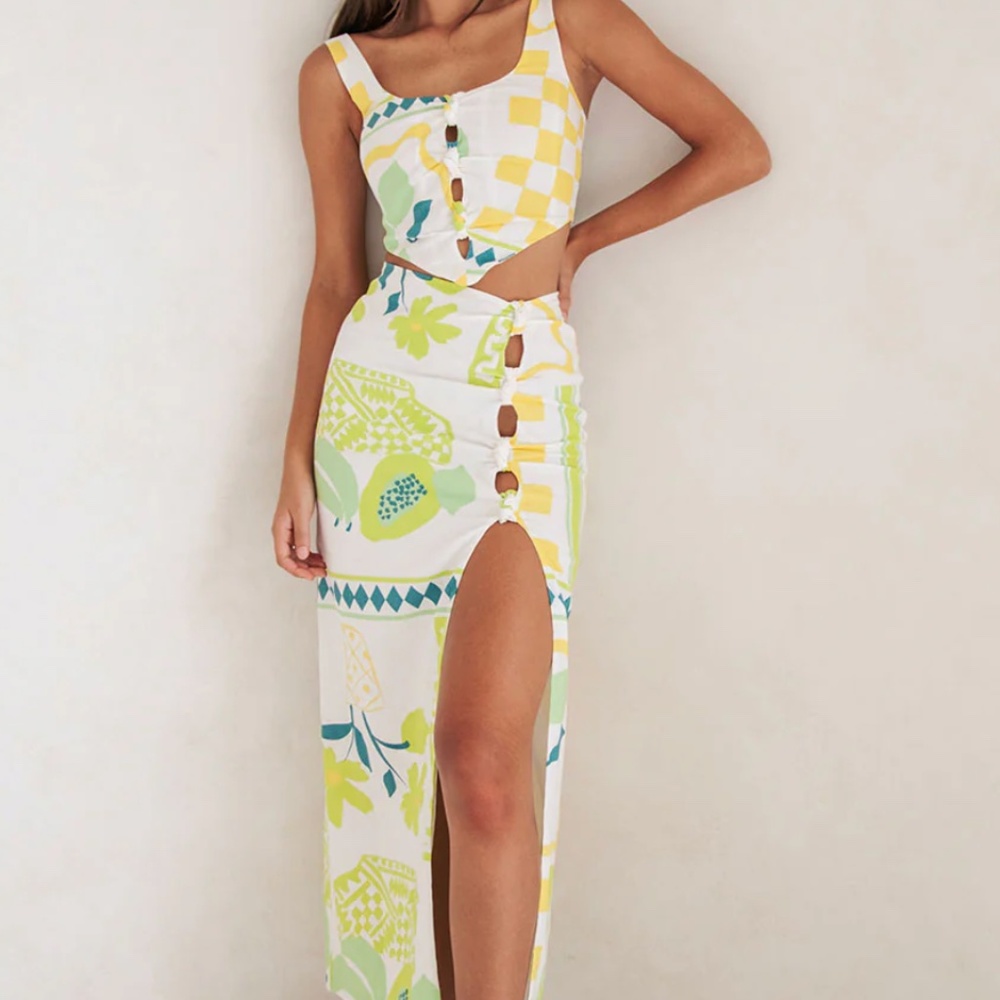 Large Top and Medium Skirt Set from SABO